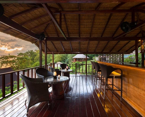 BODS-Bar-low_Copyright-Bunaken-Oasis-Dive-Resort-and-Spa